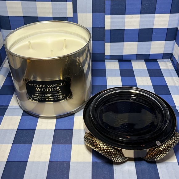 RARE Bath & Body Works Wicked Vanilla Woods 3-Wick Candle with Glass& Snake Lid - Picture 7 of 9